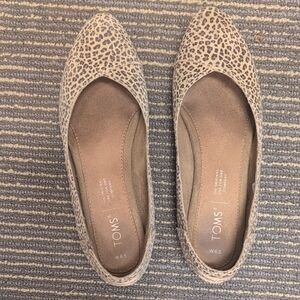 Toms Cream and Tan Perforated Flats